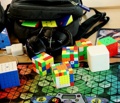 Le sac du speed-cubeur. Merci pour la photo la MDL ! https://www.instagram.com/mdl_lvc/